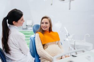 Pregnant patient talking to her dentist